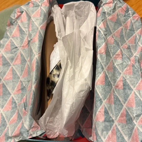 New in box AEROSOLES Leopard Print Flip Flops - Picture 5 of 8